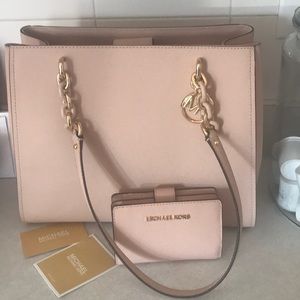 MK light pink tote with tags with matching wallet